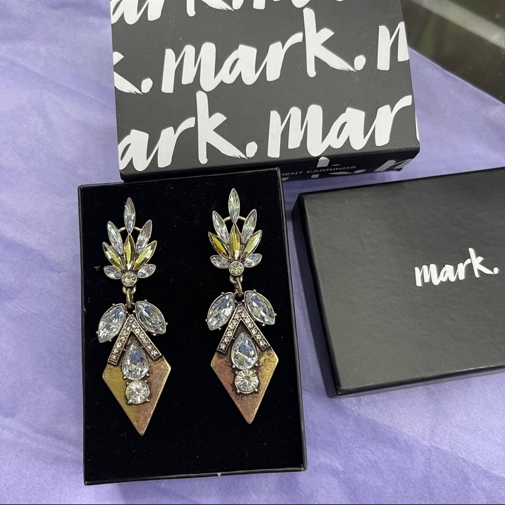 Avon Mark Fancy That Statement Earrings